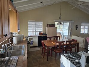 Frigorífic, microones, forn i placa de cuina 