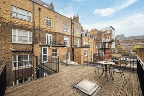 Outdoor dining - Marylebone 2-Bed with Private Roof Terrace (London)