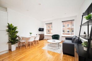 TV - Marylebone 2-Bed with Private Roof Terrace (London)
