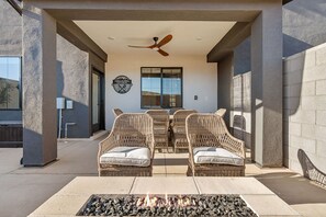 Outdoor dining - Chill and Grill Getaway: Resort Pool + Pickleball (Washington)