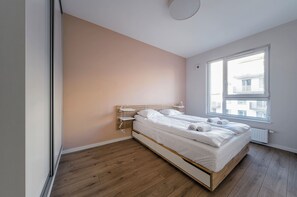 Apartment, Balcony | Iron/ironing board, free WiFi - RentPlanet - Apartament Dąbrowskiego (Poznań)