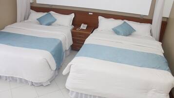 Phòng 2 giường đơn Deluxe, ban công, quang cảnh thành phố | Truy cập Internet không dây miễn phí, bộ trải giường