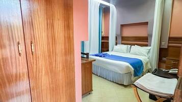 Phòng đơn Deluxe, ban công, quang cảnh thành phố | Truy cập Internet không dây miễn phí, bộ trải giường