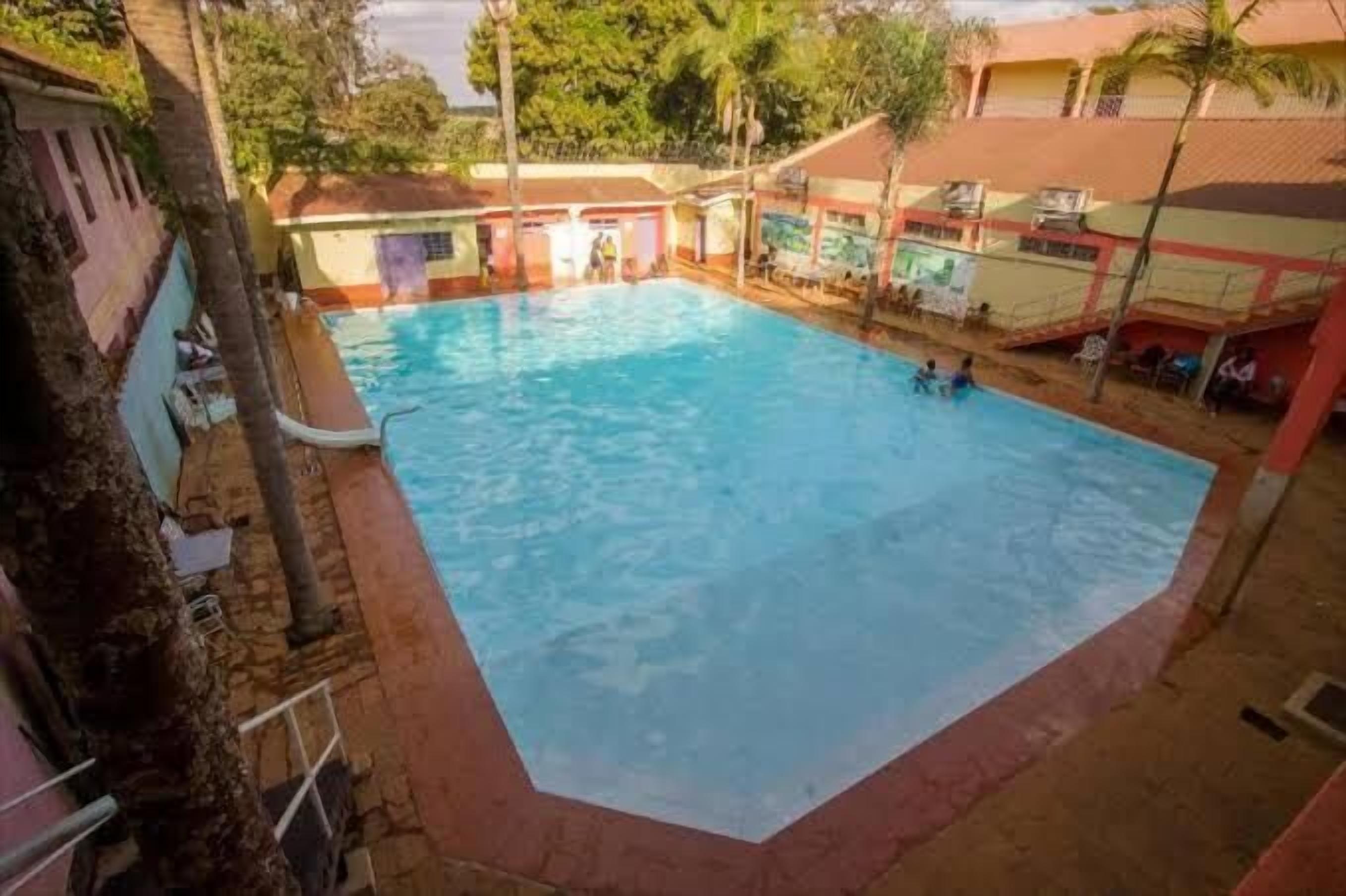 Hồ bơi ngoài trời 