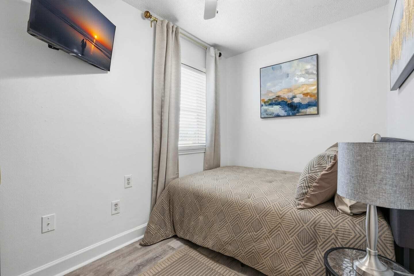 Iron/ironing board, WiFi (free), bed sheets