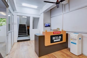 Reception - Super Hotel O Valasaravakkam Metro Mall (Chennai)