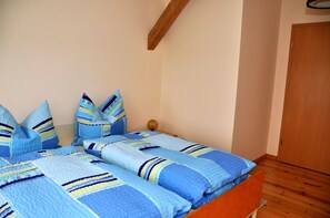 Travel crib, bed sheets