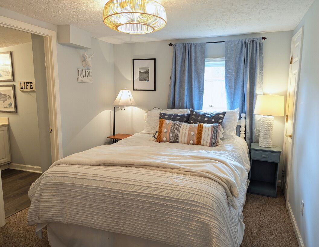 Iron/ironing board, free WiFi, bed sheets