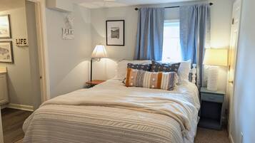 Iron/ironing board, free WiFi, bed sheets