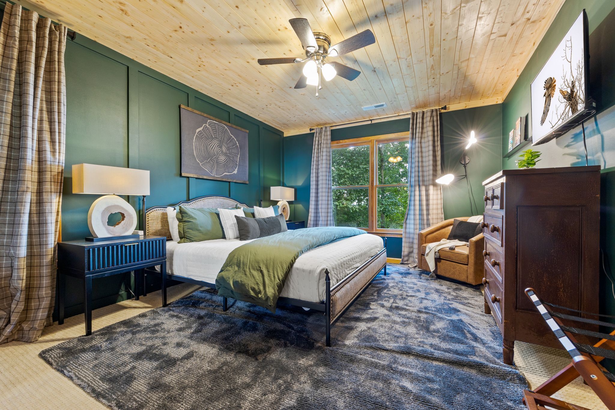 Desk, iron/ironing board, travel crib, free WiFi