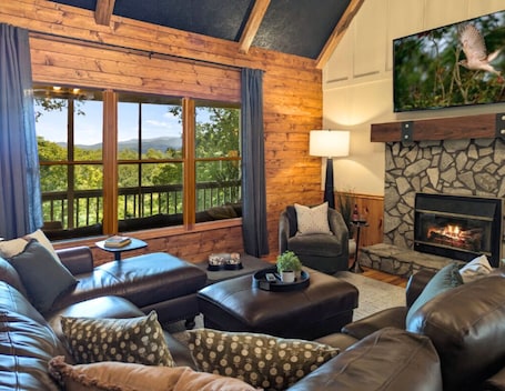 Smart TV, fireplace, video games, offices. Easy Family Travel/Sauna/Hot Tub/Mtn. View