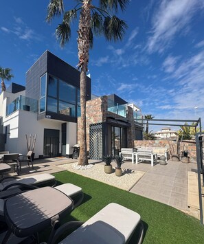 Outdoor dining - Your Perfect Spain Vacation in 5 STAR Modern Villa near beaches, golf & the Mall (Orihuela, Alicante)