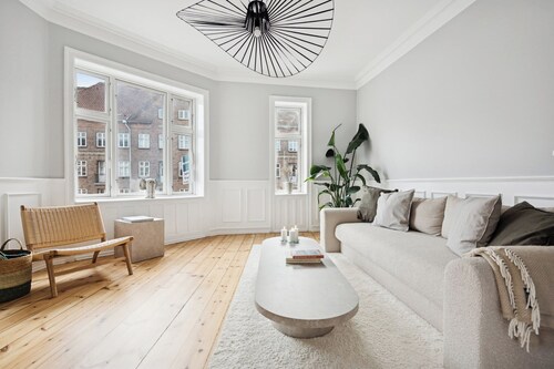 Big Corner Apartment