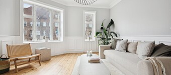 Big Corner Apartment