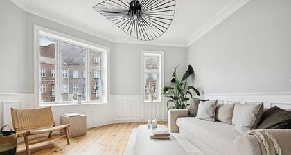 Big Corner Apartment
