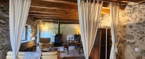 Interior - La P'Tite Maison (Saint-Didier-de-la-Tour)