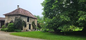 Exterior - La P'Tite Maison (Saint-Didier-de-la-Tour)