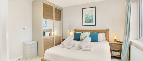 3 chambres, fer et planche Ă repasser, Wi-Fi, draps fournis