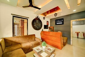 House | Reception - Collection O Vrindavan Palace Colony (Indore)