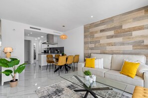 Living area - La Buena Vida Torrevieja Holiday Home with Solarium (Torrevieja)