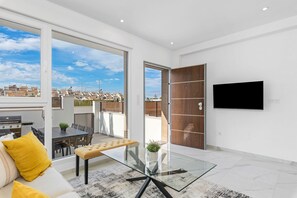 Interior - La Buena Vida Torrevieja Holiday Home with Solarium (Torrevieja)