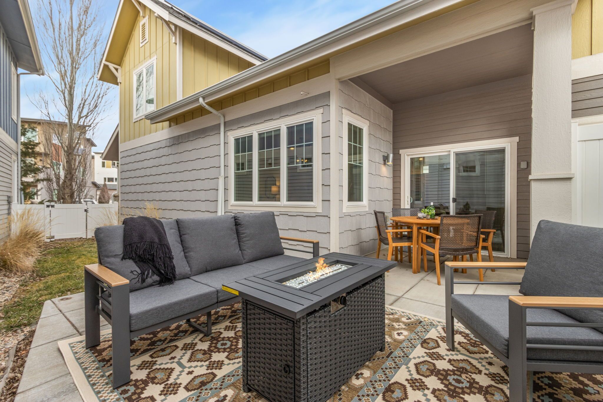 Maison, plusieurs lits, patio, vue jardin (233 Urban Prairie Street) | Restauration extérieure