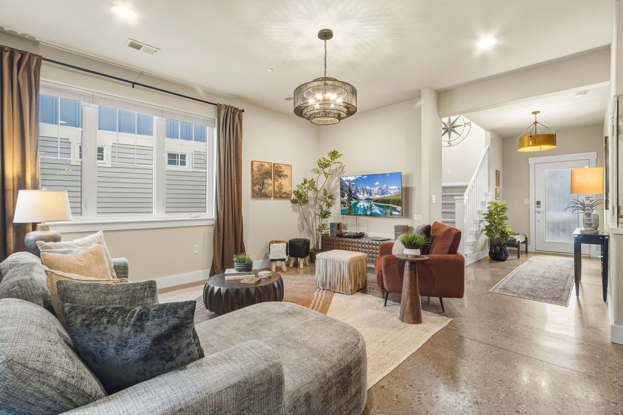 Casa, varias camas, patio, vistas al jardín (233 Urban Prairie Street) | Zona de estar | Una consola de videojuegos