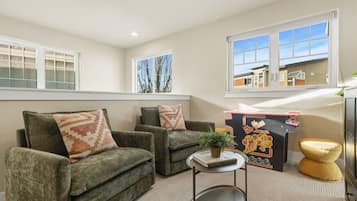 House, Multiple Beds, Patio, Garden View (233 Urban Prairie Street) | Interior