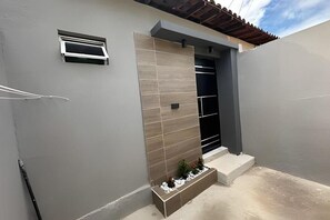 Exterior detail - Completa Perfeita para Negócio e Lazer (Maracanau)