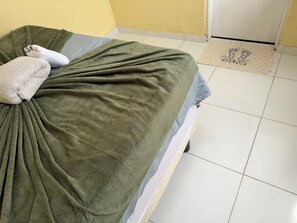 Apartment (02) | Desk, laptop workspace, rollaway beds (free), WiFi (free)