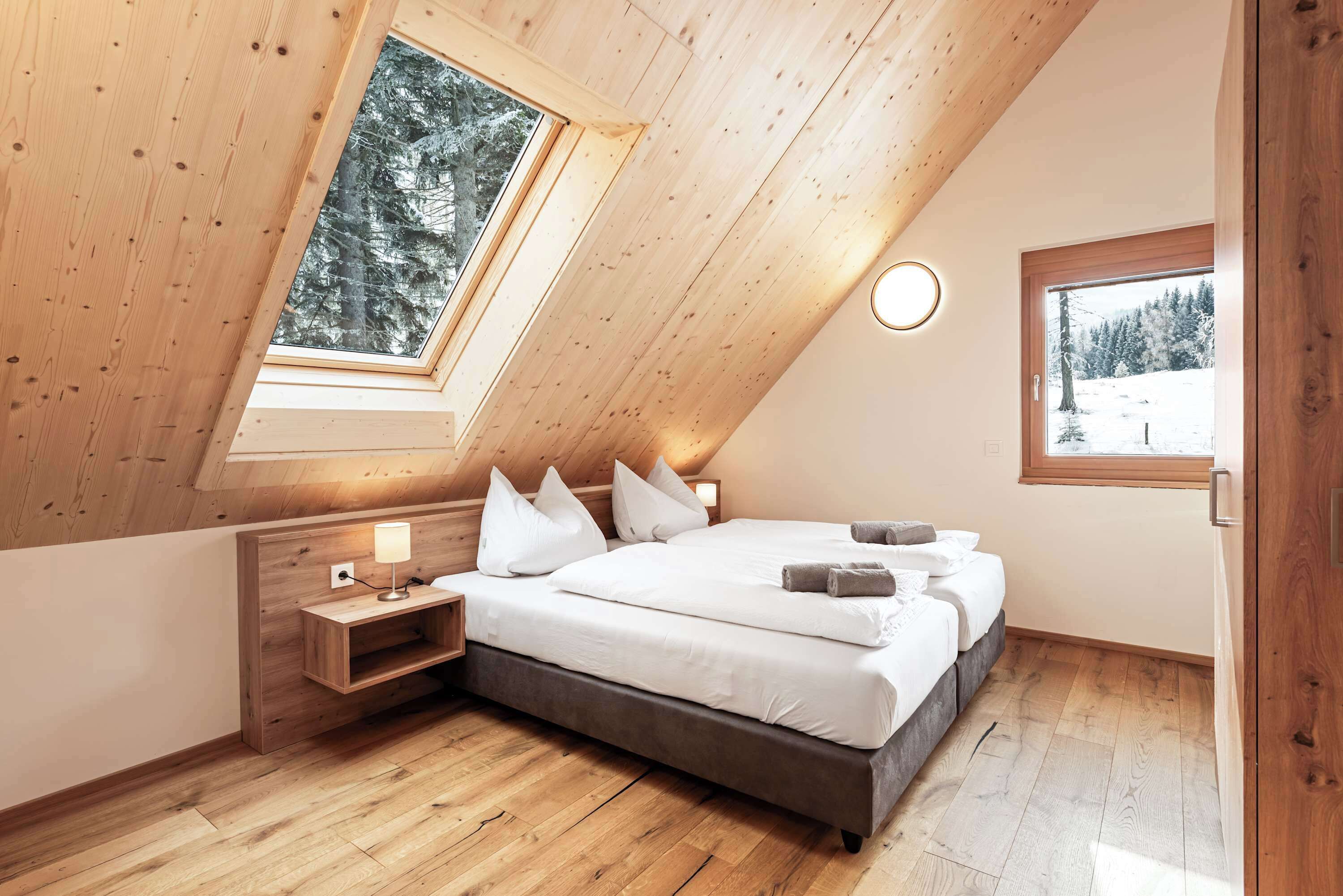 Schreibtisch, WLAN, Bettwäsche