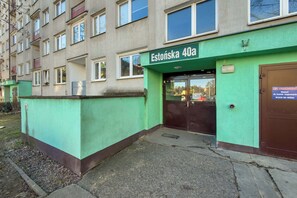 Exterior detail - Comfortable Apartment for 6 people | Balcony and Workspace (Wrocław)