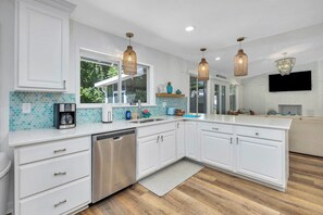 Fridge, microwave, oven, stovetop - Heated Pool • Pet Friendly • Guest House • Walk to Village (St simons)