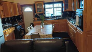 House, 2 Bedrooms, Accessible, Balcony | Interior