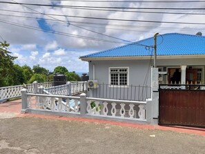 บ้านพัก, 2 ห้องนอน, พร้อมสิ่งอำนวยความสะดวกสำหรับผู้พิการ, ระเบียง | บริเวณที่พัก