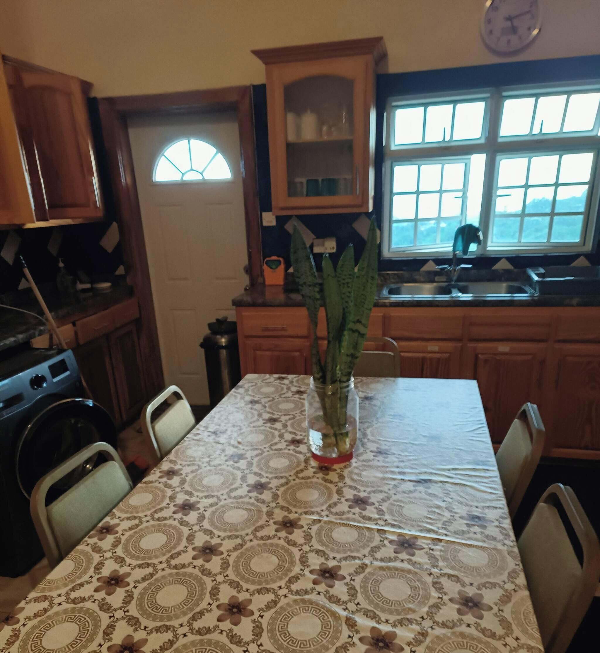 ハウス 2 ベッドルーム バリアフリー バルコニー | ダイニングルーム