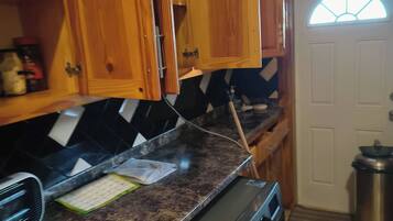 House, 2 Bedrooms, Accessible, Balcony | Private kitchen
