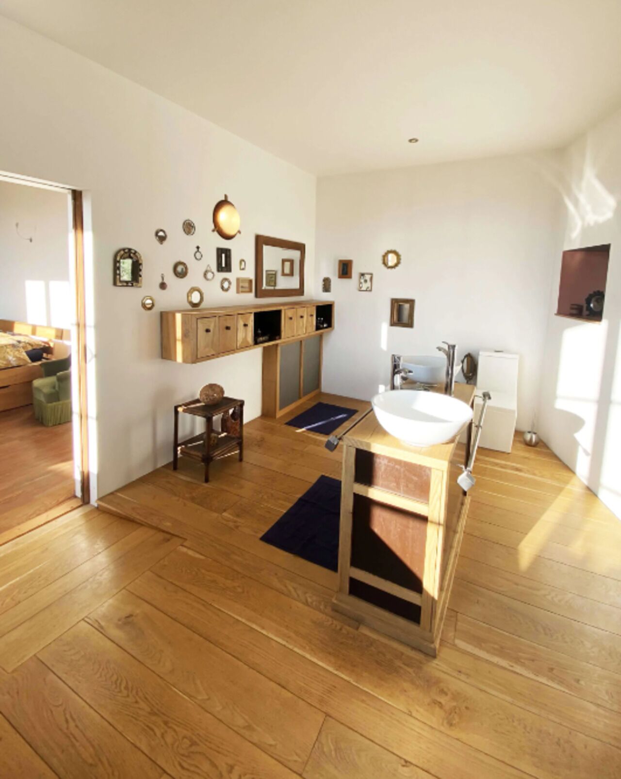 2 bedrooms, travel cot, WiFi, bed sheets