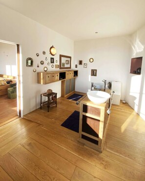 2 habitaciones, cuna de viaje, wifi y ropa de cama 