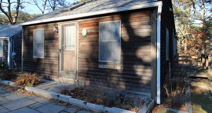 Charming Cottage Retreat, Private Yard, Deck & Coastal Convenience (2427)