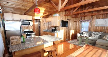 Charming Cottage Retreat, Private Yard, Deck & Coastal Convenience (2427)