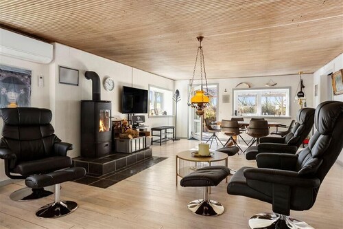 Cozy Summerhouse in Ag