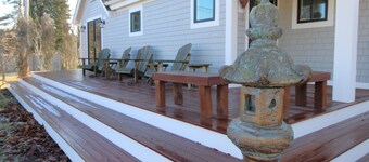 Decadent Renovated Cottage With Private Yard (2428)