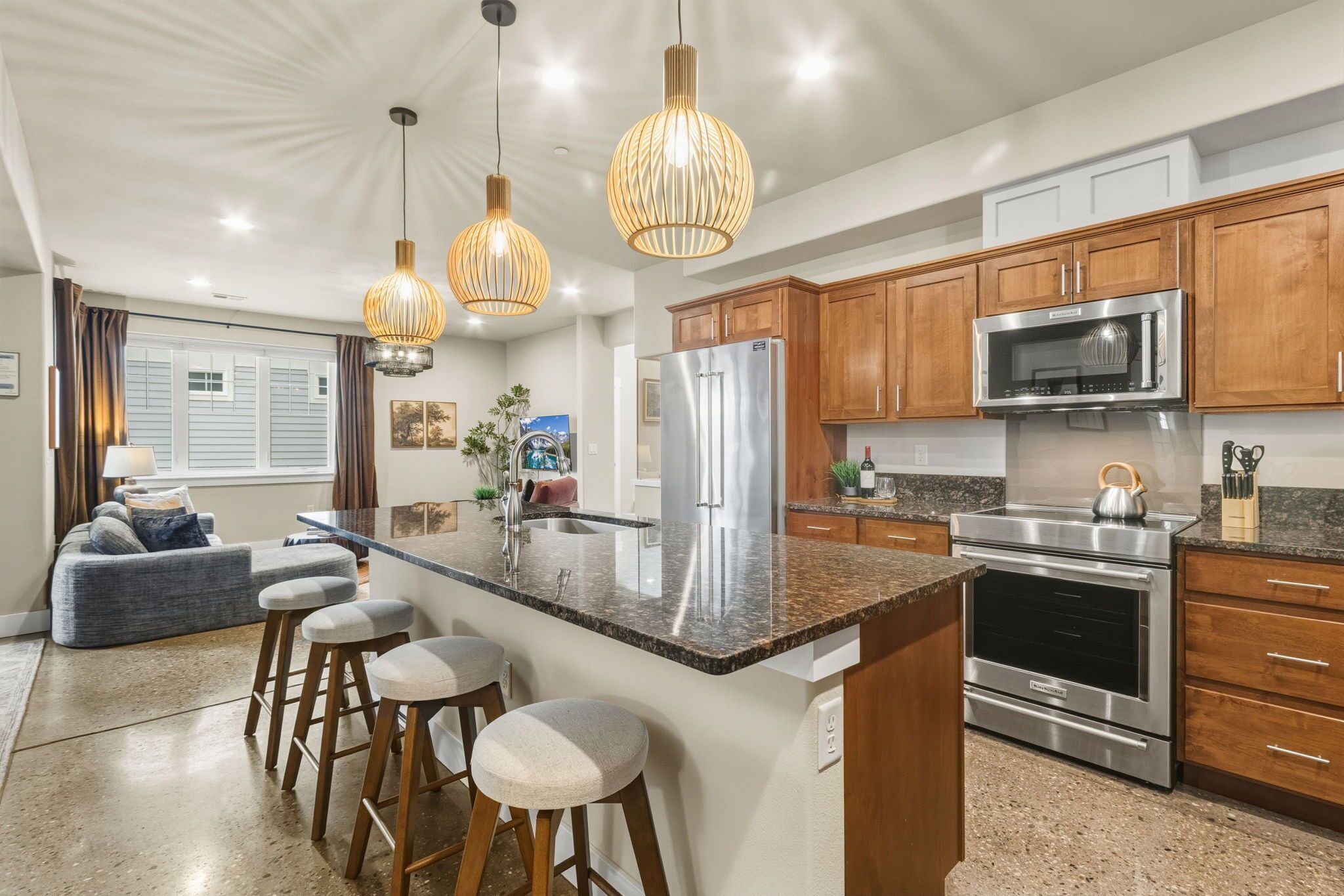 Maison, plusieurs lits, patio, vue jardin (233 Urban Prairie St. - Main/Unit B) | Cuisine privée