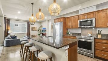 House, Multiple Beds, Patio, Garden View (233 Urban Prairie St. - Main/Unit B) | Private kitchen