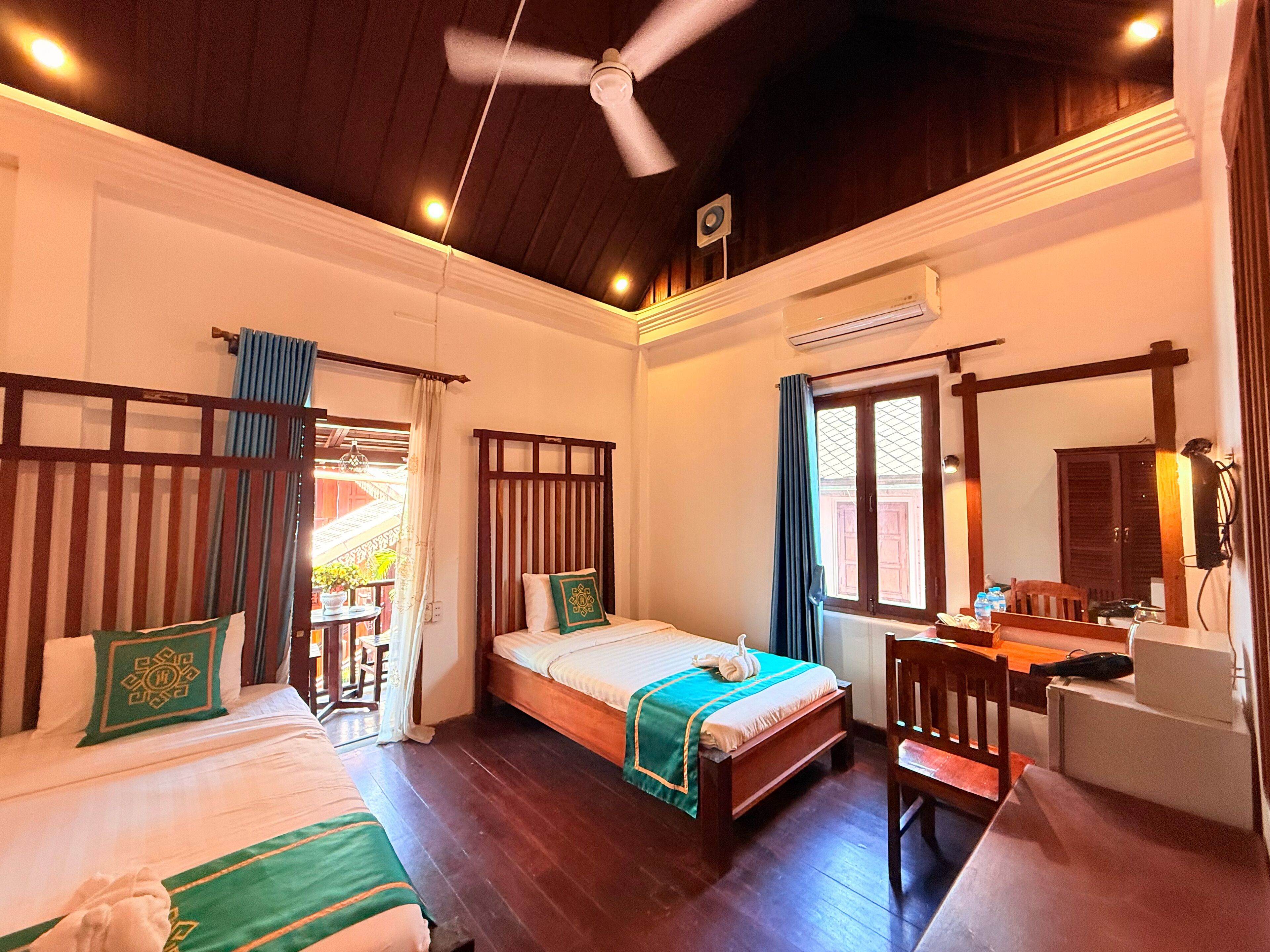 Habitación Deluxe con 1 cama doble o 2 individuales, patio, vistas al jardín | Escritorio, espacio para trabajar con un portátil, wifi gratis