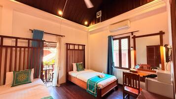 Habitación Deluxe con 1 cama doble o 2 individuales, patio, vistas al jardín | Escritorio, espacio para trabajar con un portátil, wifi gratis