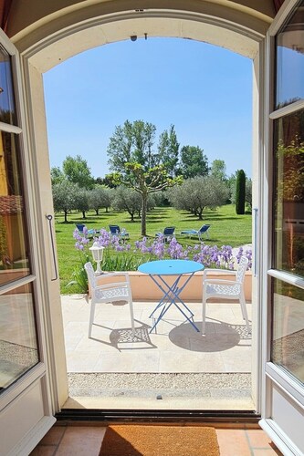 Maison d'hôtes La Ramade, 5 chambres et table d'hôtes en Provence (12 pers)