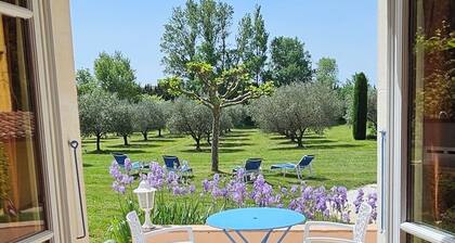 Maison d'hĂŽtes La Ramade, 5 chambres et table d'hĂŽtes en Provence (12 pers)