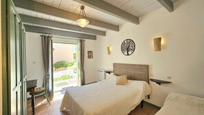 コンフォート ダブルルーム ダブルベッド 1 台 | WiFi (無料)